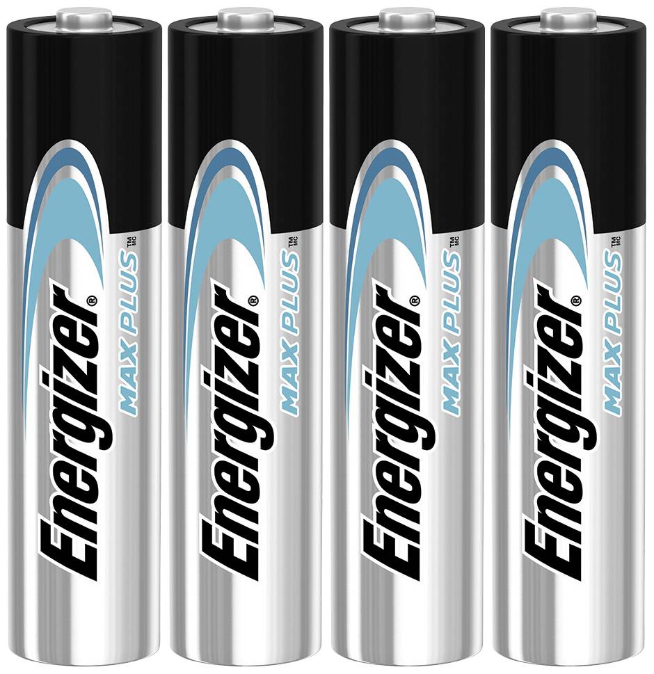 Vier AA-Batterien der Marke Energizer Max Plus, nebeneinander stehend. Sie sind vor einem weißen Hintergrund platziert.