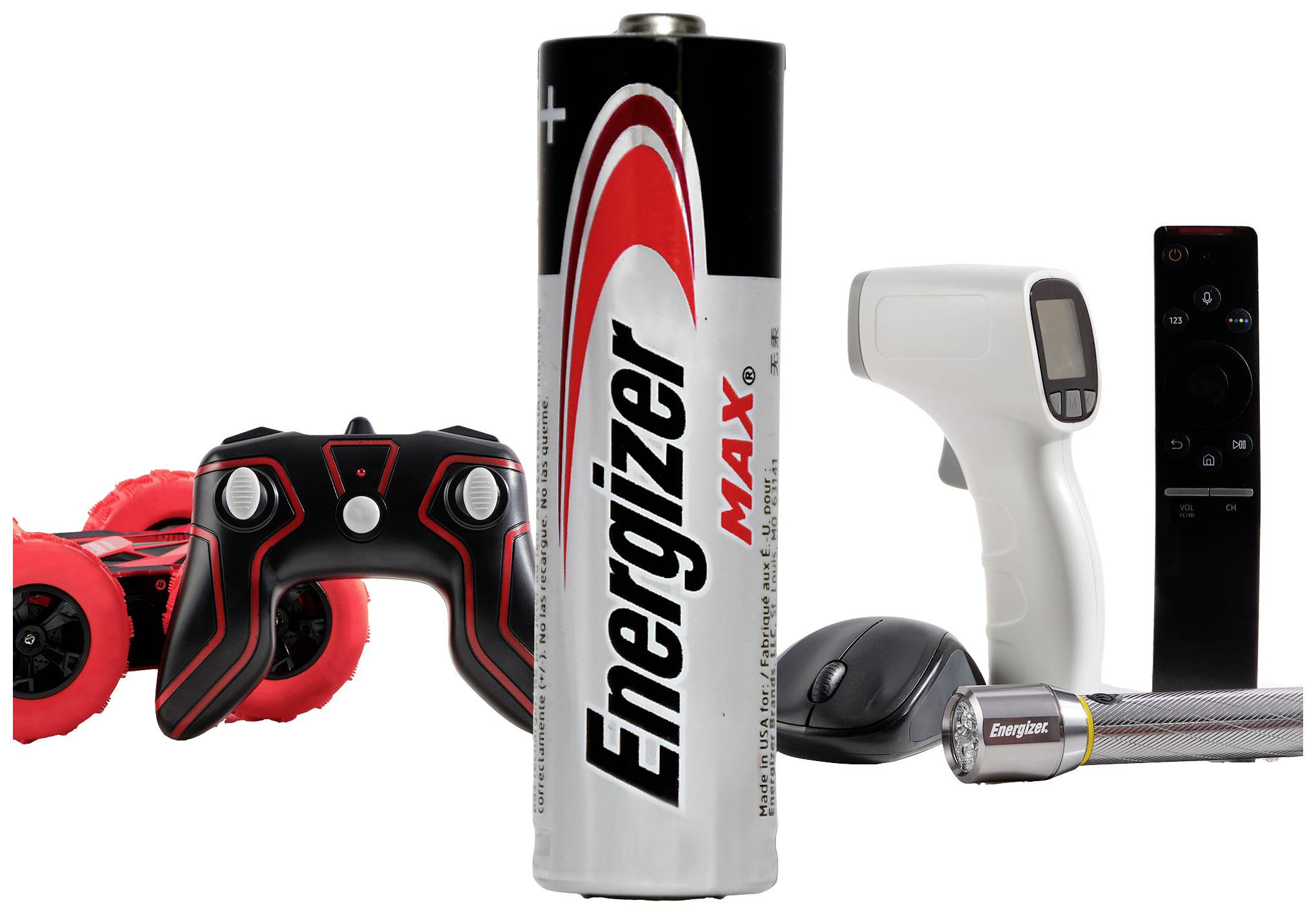 Ein Energizer Max Akku steht im Vordergrund. Im Hintergrund sind ein rot-schwarzer Spielzeugcontroller, ein Temperaturmessgerät, eine Taschenlampe und eine Fernbedienung zu sehen.