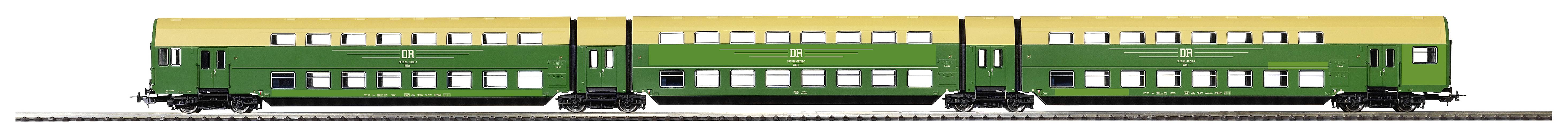 Ein grüner, zweigeschossiger Modellzug mit gelbem Dach steht auf einem Gleis. Er hat viele Fenster und zwei Wagen.