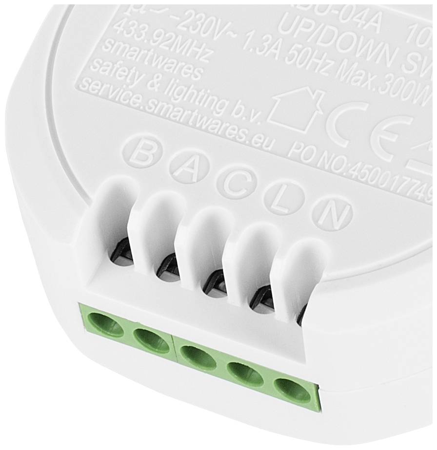 Ein weißer Elektronikschalter mit grünen Anschlüssen. Text auf der Oberseite: 'BACLN', CE-Kennzeichnung und andere technische Details.