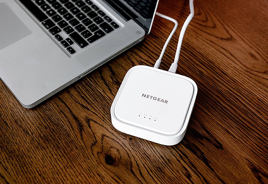 NETGEAR LM1200 Mobiler 4G-WLAN-Hotspot Weiß