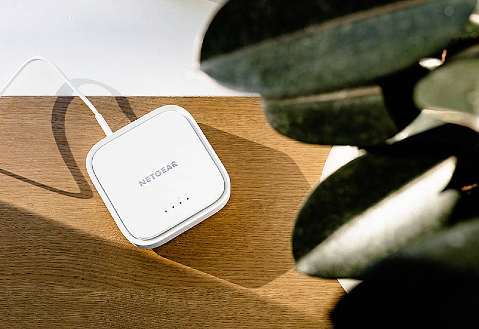 NETGEAR LM1200 Mobiler 4G-WLAN-Hotspot Weiß