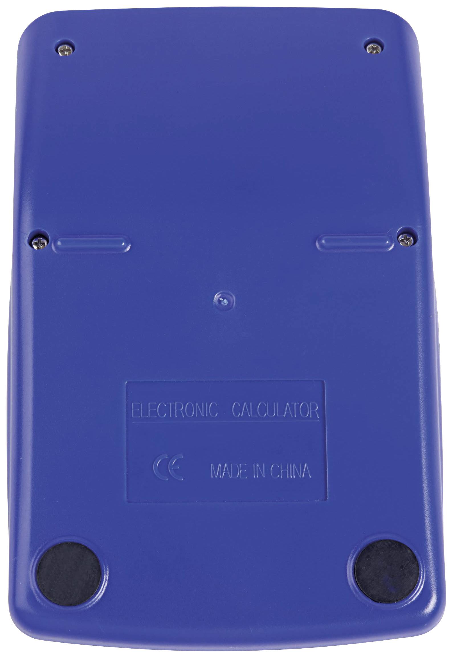 Rückseite eines blauen Taschenrechners mit runden Gummifüßen in den unteren Ecken. Aufdruck: 'ELECTRONIC CALCULATOR, MADE IN CHINA'.