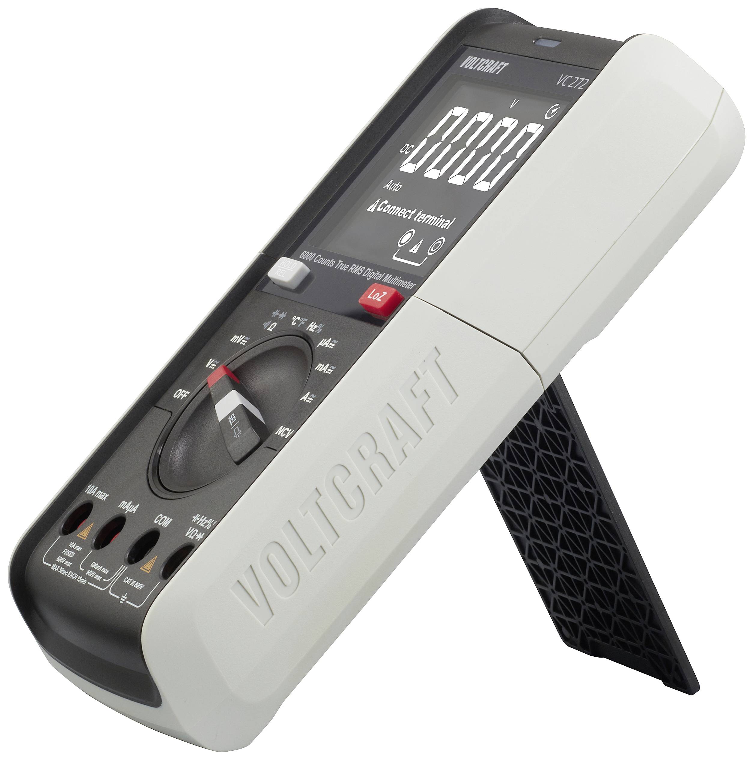 Ein digitales Multimeter 'Voltcraft VC270', stehend auf einer Stütze, zeigt auf einem Display elektrische Messwerte.