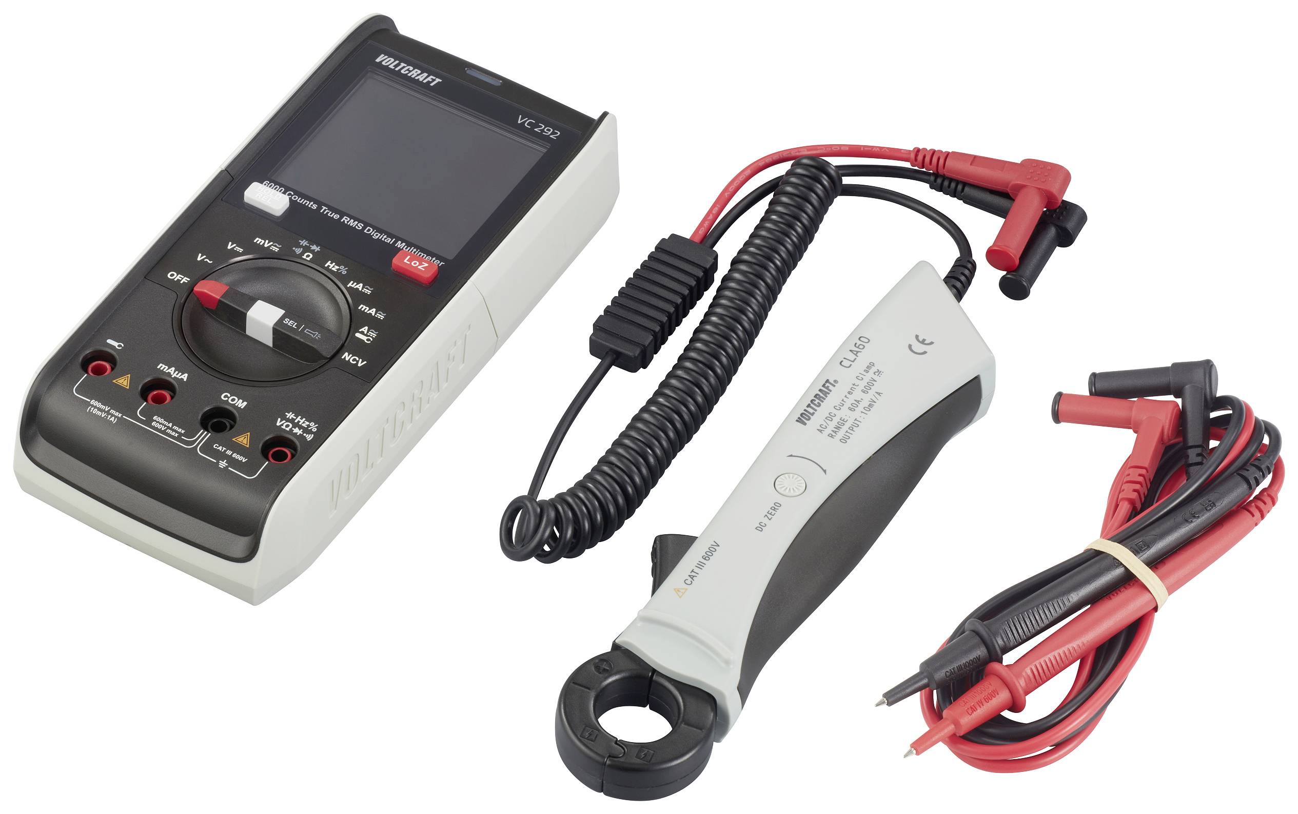 Ein digitales Multimeter mit verschiedenen Kabeln und Klemmen zur Messung von elektrischen Größen wie Spannung und Stromstärke.