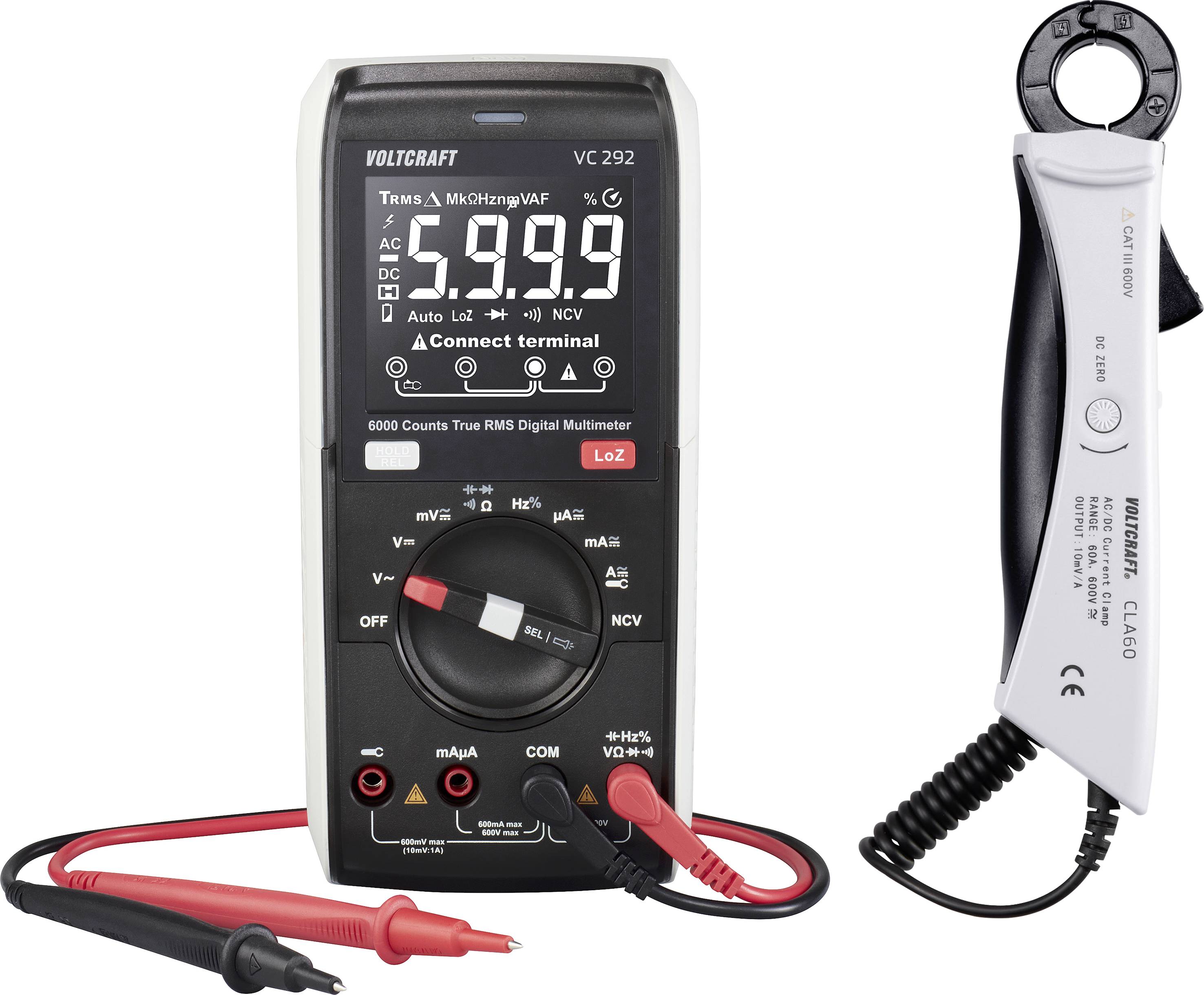 Ein digitales Multimeter zeigt den Wert '50.99' an. Daneben ein Stromzangenadapter zur Messung von elektrischem Strom.