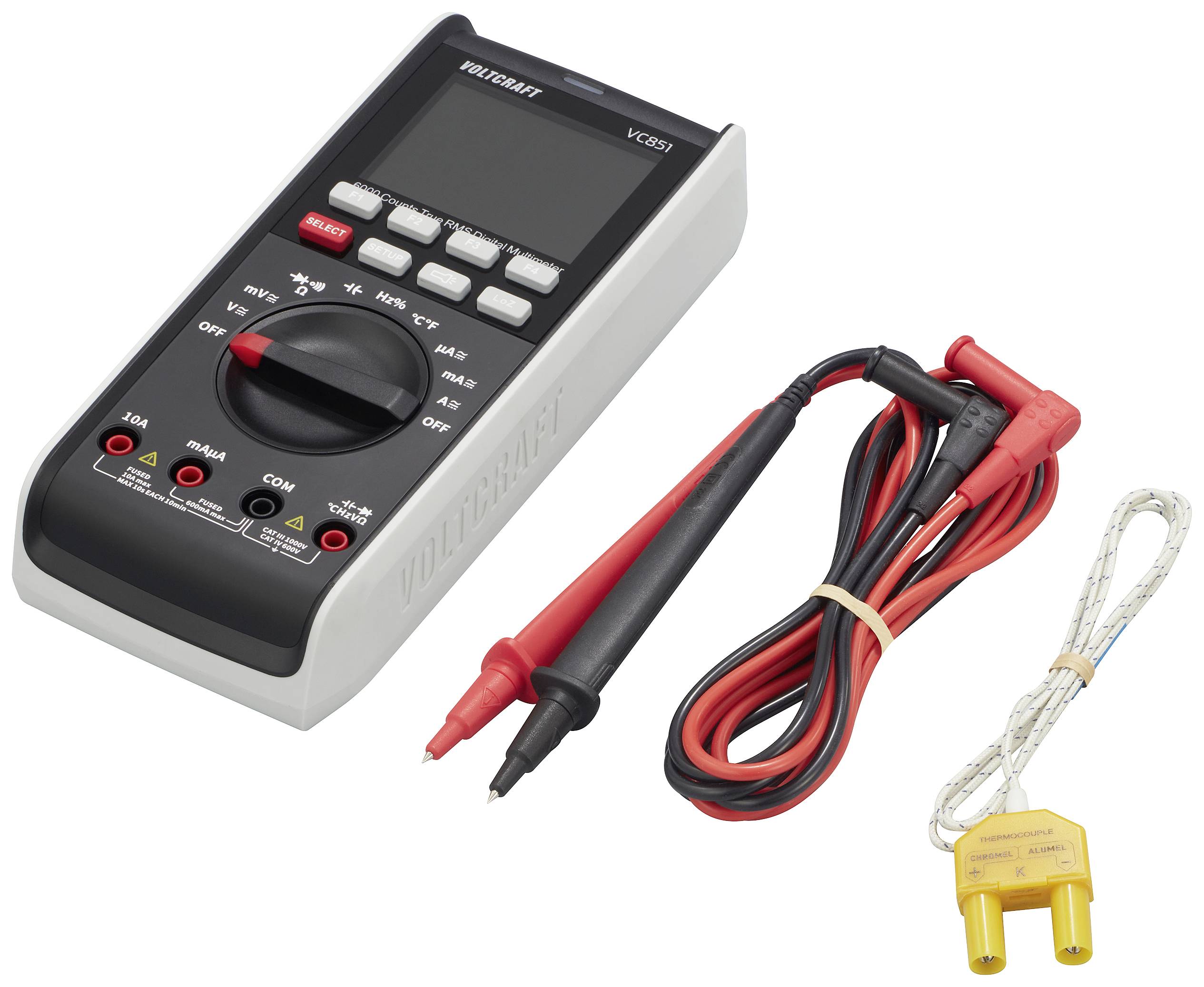 Ein digitales Multimeter mit Display, Drehschalter und Tasten neben roten und schwarzen Messleitungen sowie einem gelben K-Typ-Adapter.