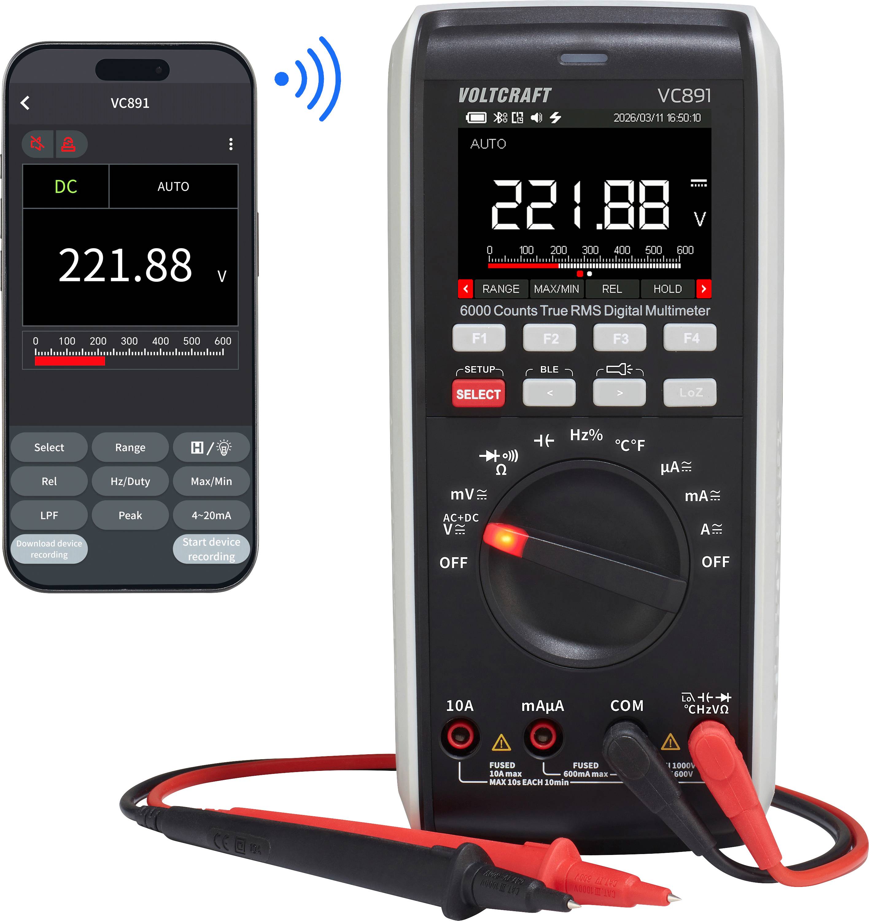 Smartphone-App und VOLTCRAFT VC891 digitales Multimeter zeigen 221,88 V DC an, verbunden per Bluetooth mit angeschlossenen Prüfspitzen.