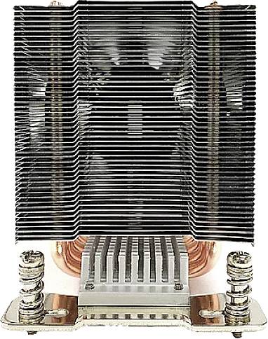 Kühlkörper mit mehreren Aluminiumschichten und Kupferrohren, montiert auf einer Metallbasis. Dient zur Kühlung elektronischer Komponenten.