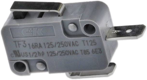 Eine Nahaufnahme eines grauen Elektroschalters mit der Markierung „C&K