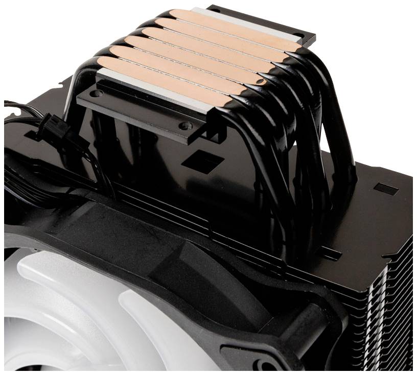 Lüfter mit Kupfer-Heatpipes und schwarzem Kühlkörper, zeigt Technik für Computerkühlung.