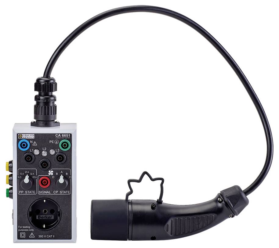 Ein Gerätetester für elektrische Ladekabel mit Steckanschluss. Es hat mehrere farbige Anschlüsse und Schalter zur Durchführung von Tests.