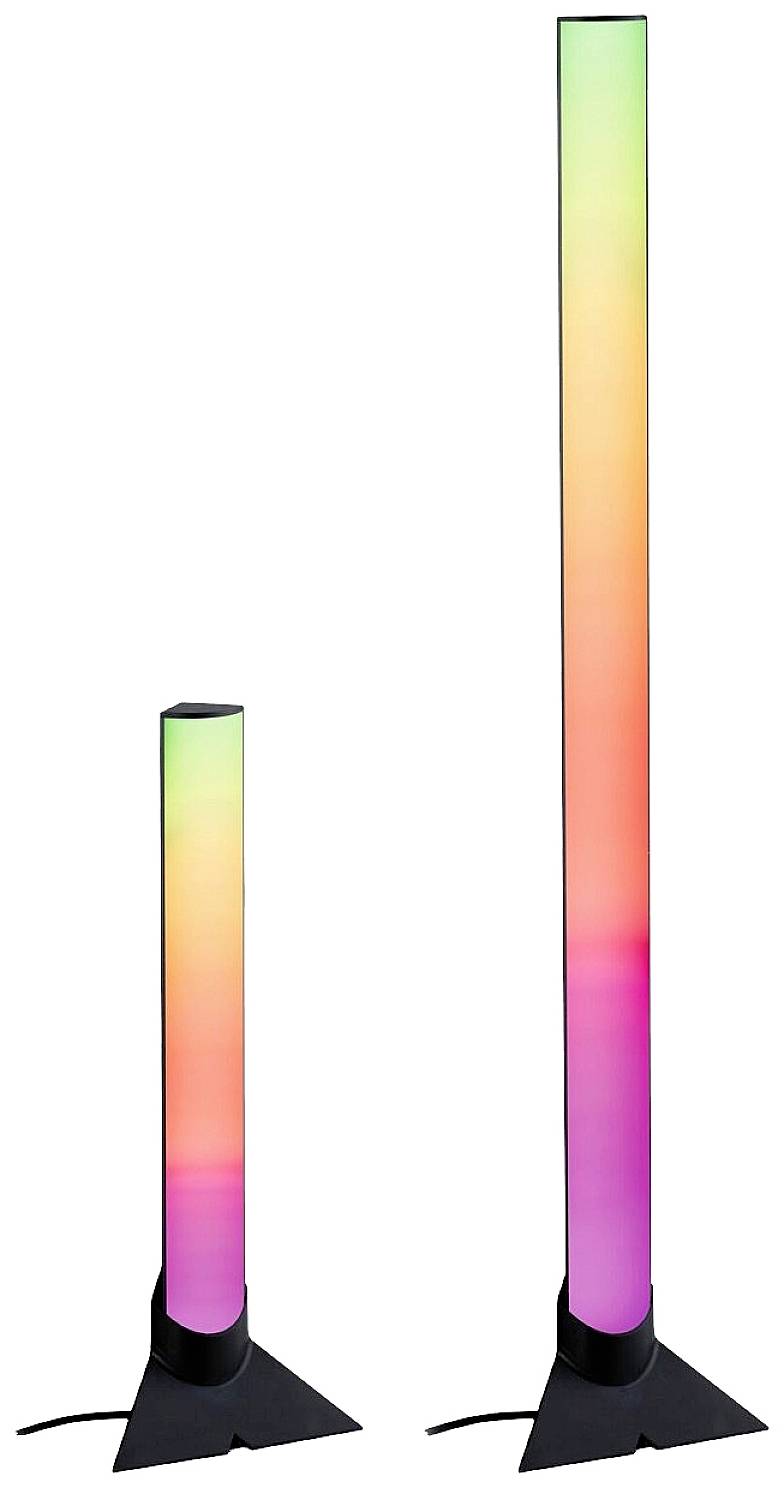 Zwei moderne, schlanke Stehleuchten mit buntem Farbverlauf in Pink, Orange und Grün, auf schwarzen, dreieckigen Sockeln stehend.