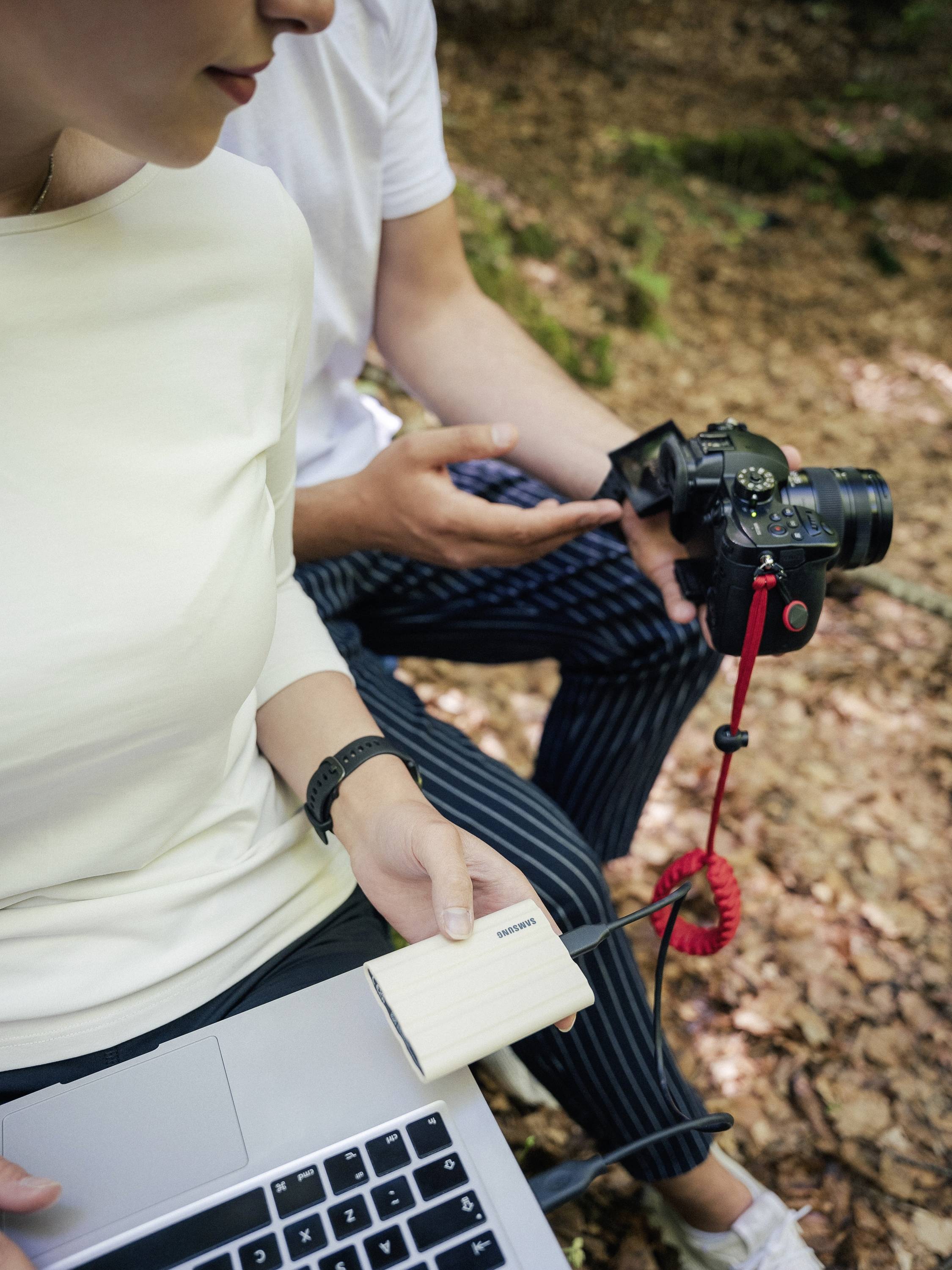 Samsung Portable T7 Shield 1 TB Externe SSD USB-A (USB 3.2 Gen 2) Beige PC/Mac MU-PE1T0K/EU