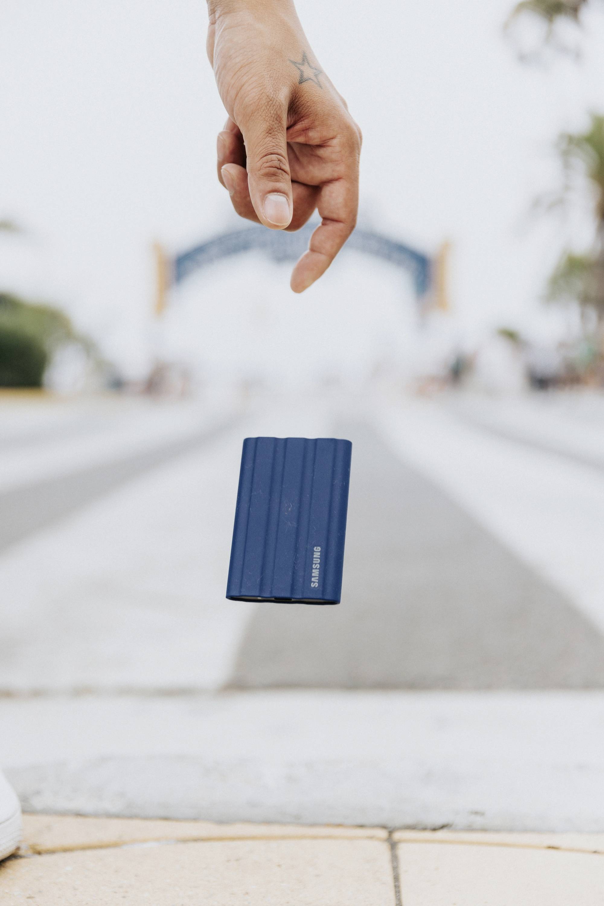 Samsung Portable T7 Shield 2 TB Externe SSD USB-A (USB 3.2 Gen 2) Blau PC/Mac MU-PE2T0R/EU