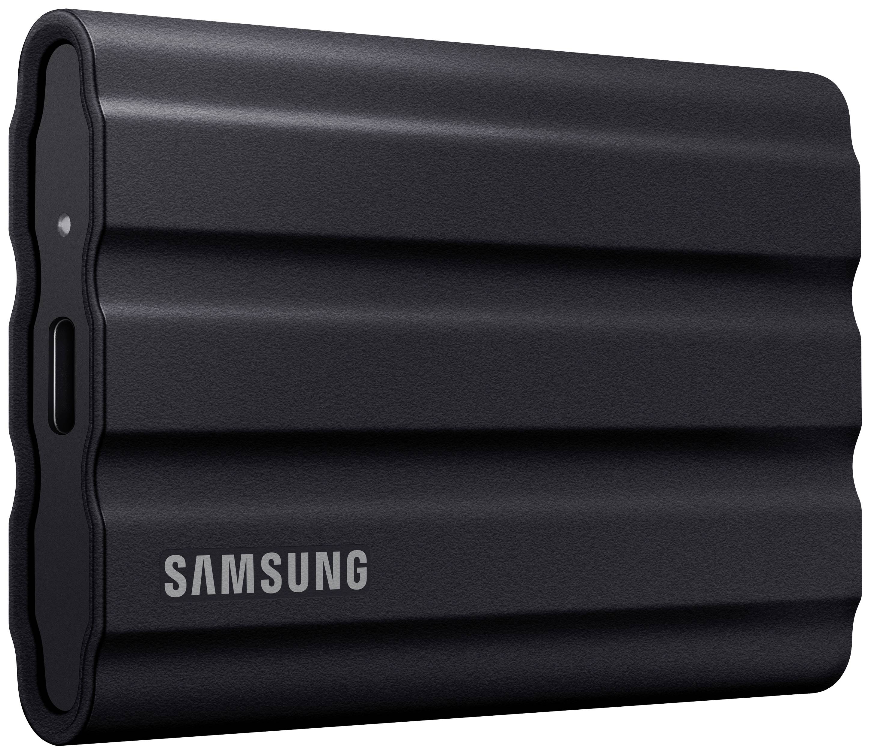 Externe SSD-Festplatte von Samsung mit geripptem, schwarzem Gehäuse und USB-C-Anschluss auf der linken Seite.