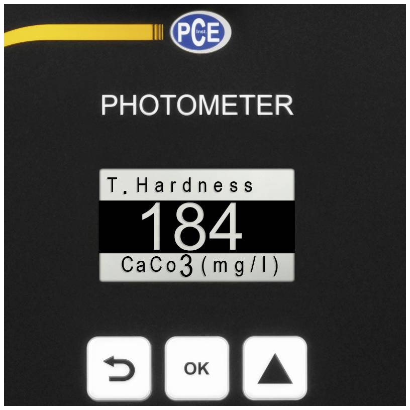 Schwarzes Display eines Photometers zeigt 'T. Hardness 184 CaCO3 (mg/l)' an. Darunter befinden sich die Tasten mit Pfeilen und OK.
