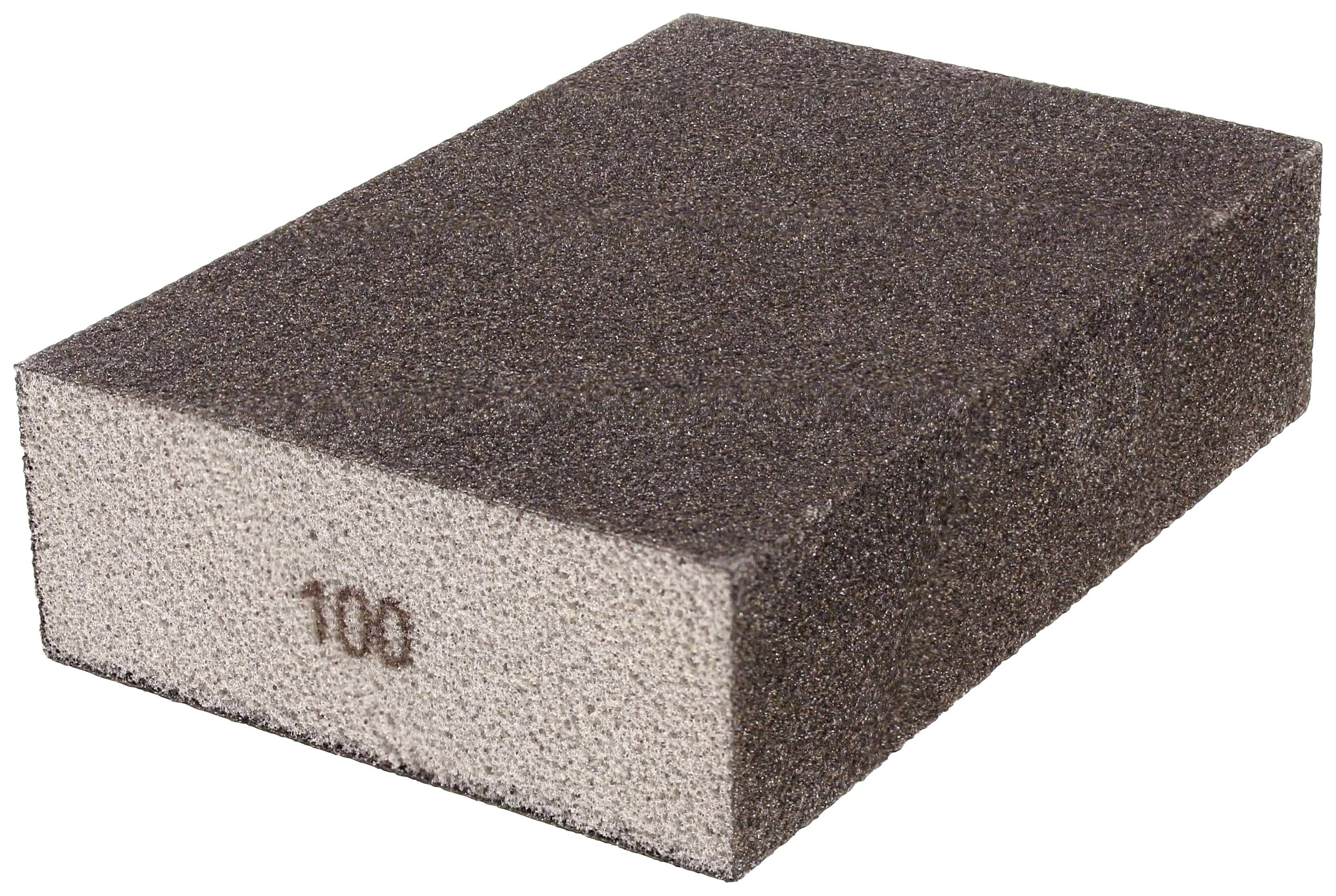 Ein rechteckiger Schleifschwamm mit der Körnung 100 auf brauner Oberfläche. Ideal zum Schleifen und Glätten von Oberflächen.