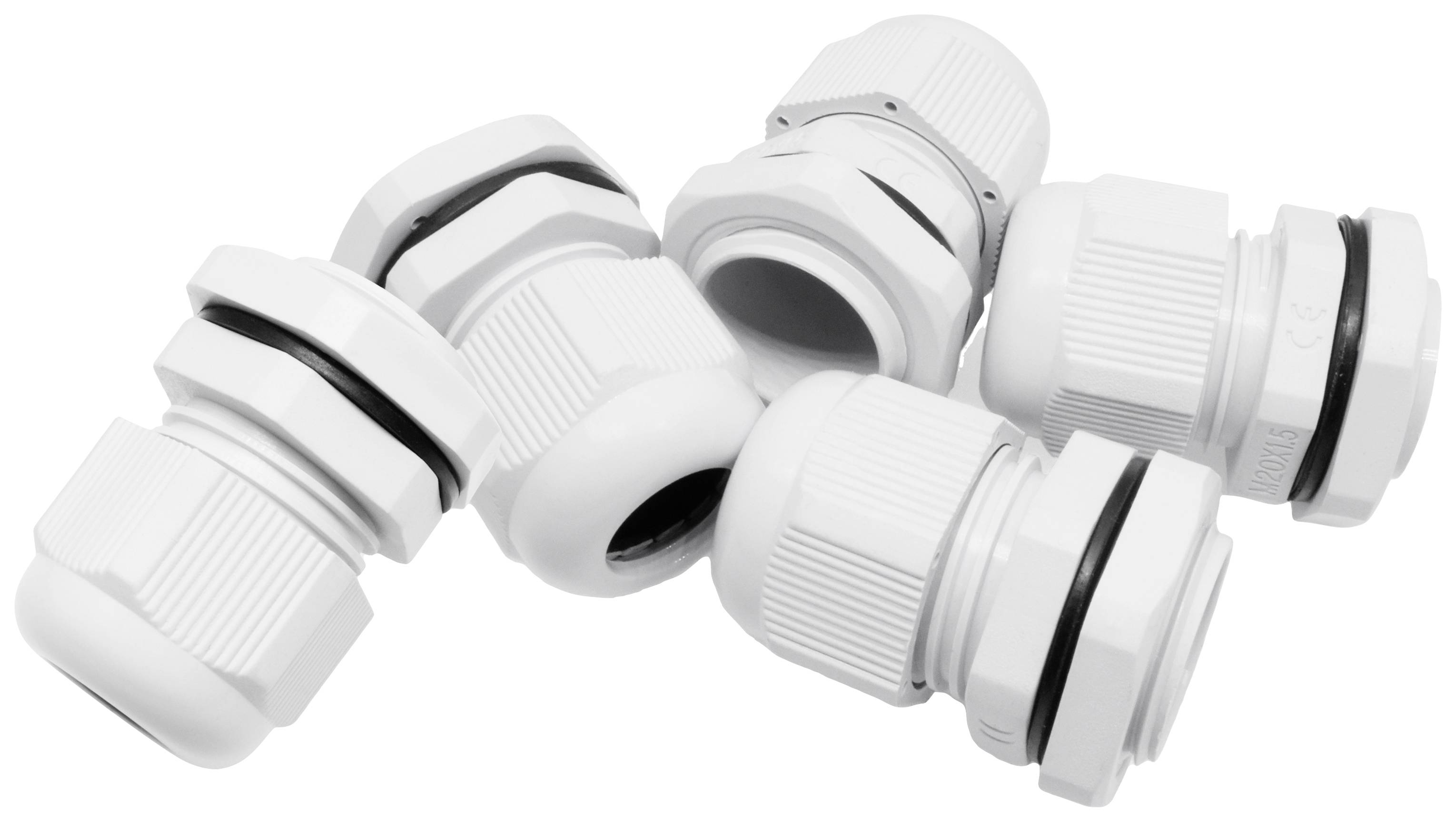 Fünf weiße Kabelverschraubungen mit schwarzen Dichtungsringen liegen auf weißem Hintergrund. Sie dienen zur Abdichtung und Fixierung von Kabeln.