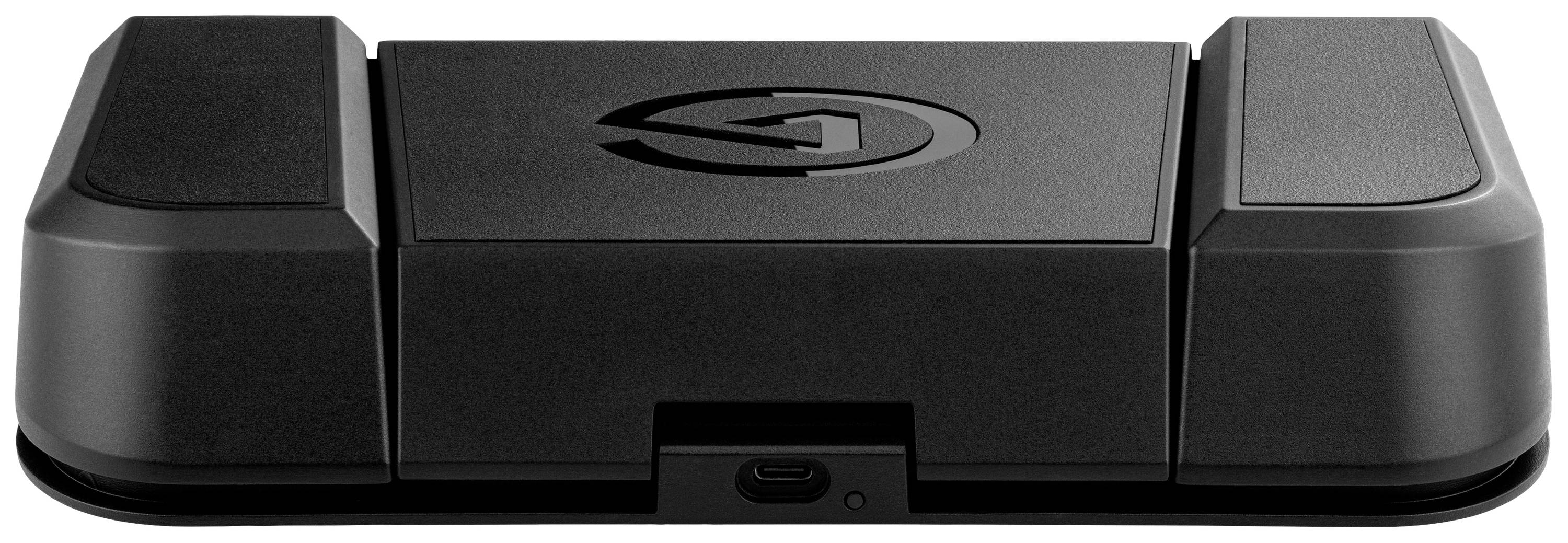 Schwarzes elektronisches Gerät mit einem USB-C-Anschluss an der Vorderseite. Oberseite zeigt ein stilisiertes Logo.