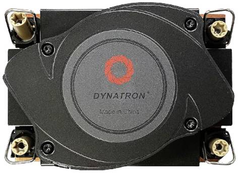 Lüftermodul mit der Aufschrift 'Dynatron', hergestellt in China. Das Gerät hat ein kompaktes, rechteckiges Design mit vier Schraubbefestigungen.