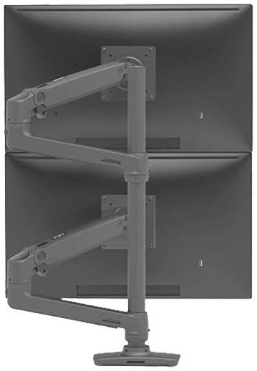Zwei übereinander montierte Computerbildschirme an einem drehbaren Arm, zeigen eine flexible Anordnung für ergonomische Arbeitsplätze.