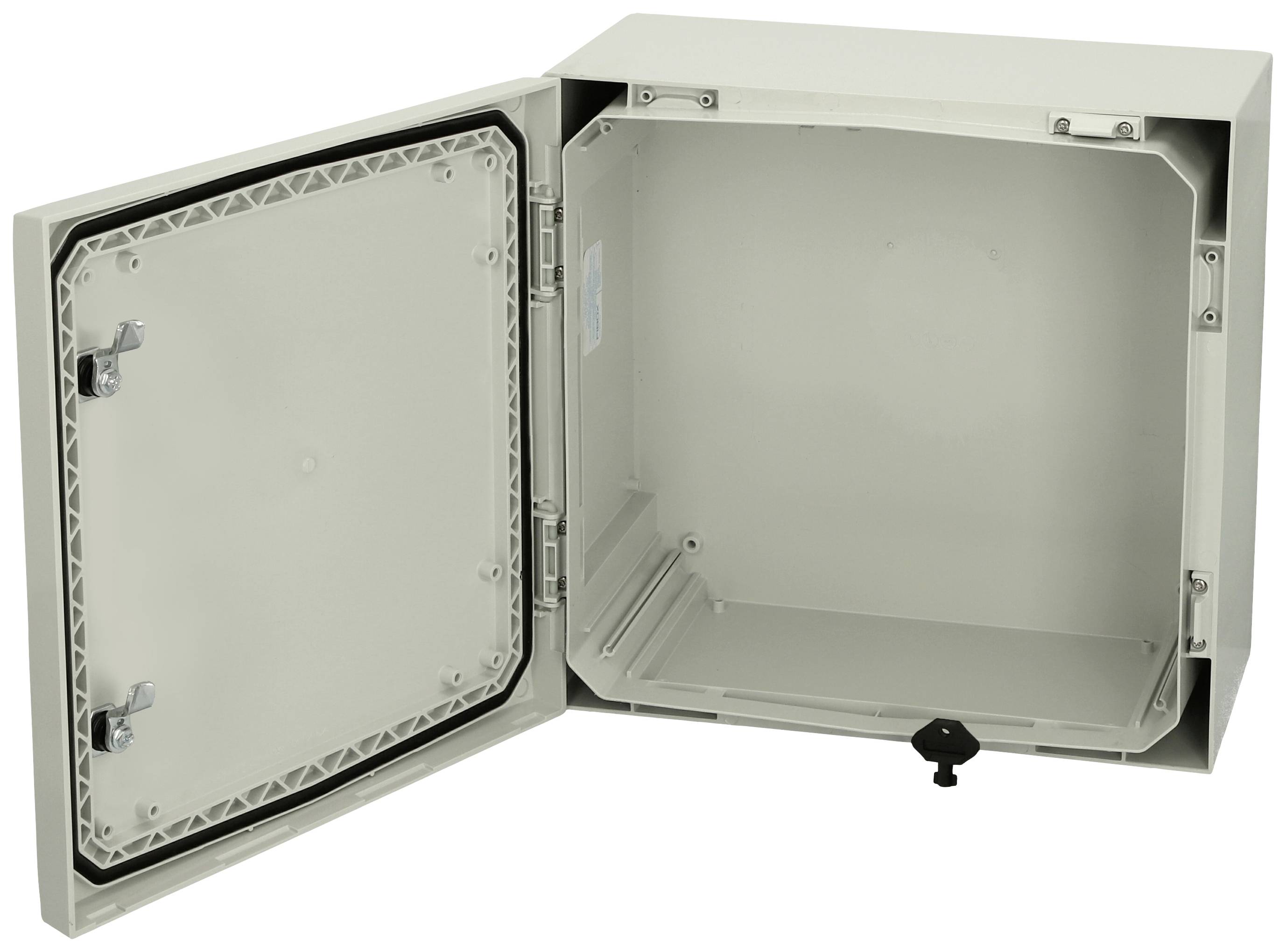 Grauer, geöffneter, rechteckiger Metallkasten mit Scharnieren und Dichtungsring, zur Aufbewahrung technischer Geräte.