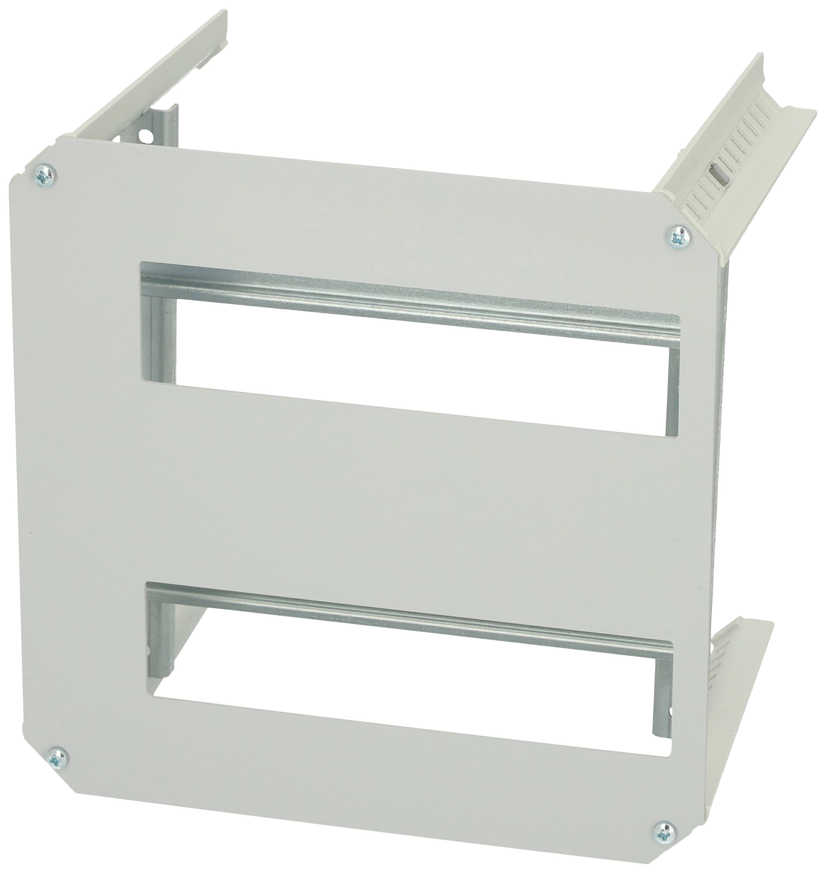 Metallkonstruktion mit quadratischer Front und zwei rechteckigen Öffnungen, geeignet zur Halterung oder Befestigung von Geräten.
