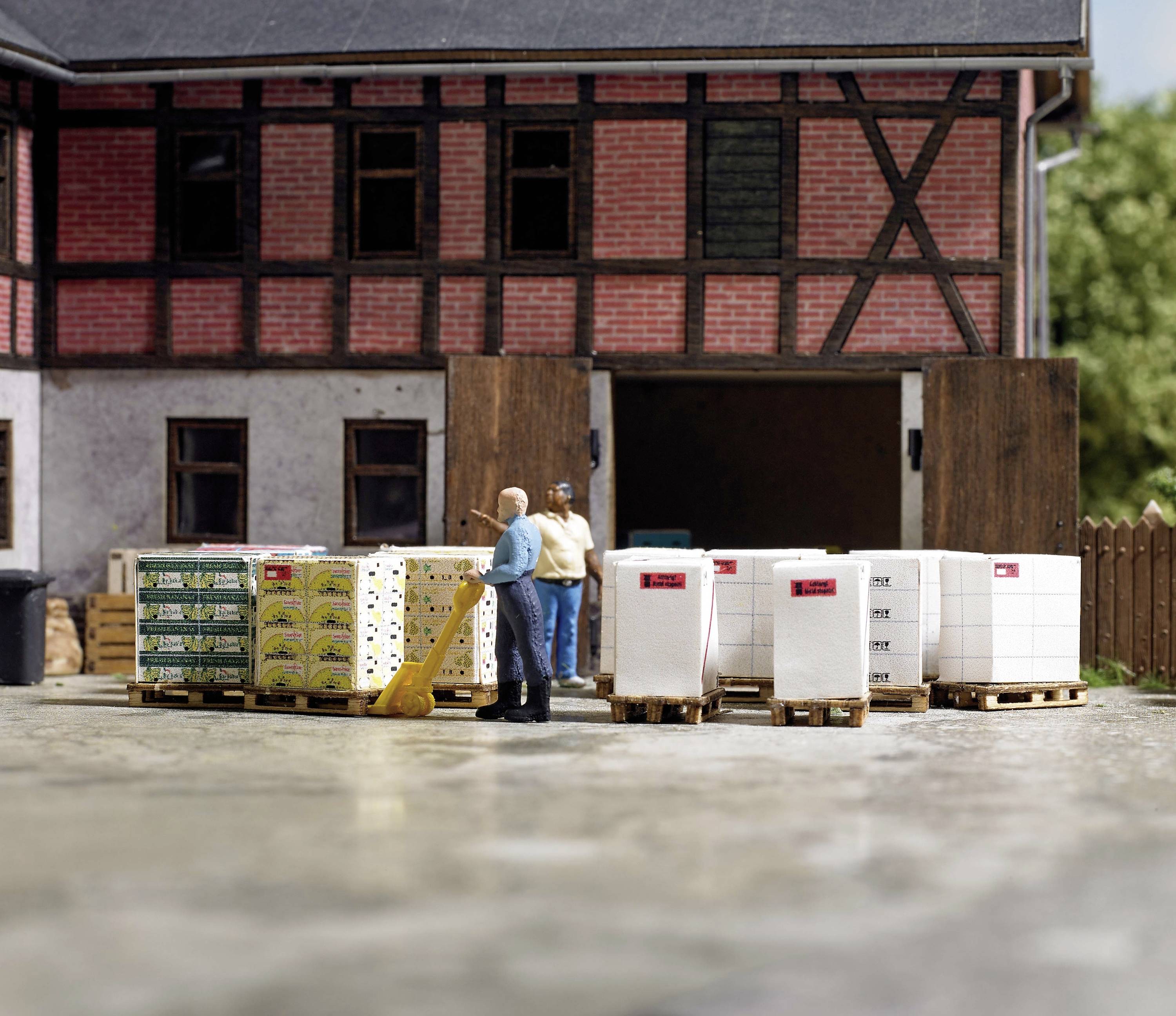 Busch 1812 H0 12 Paletten mit Kartons Bausatz