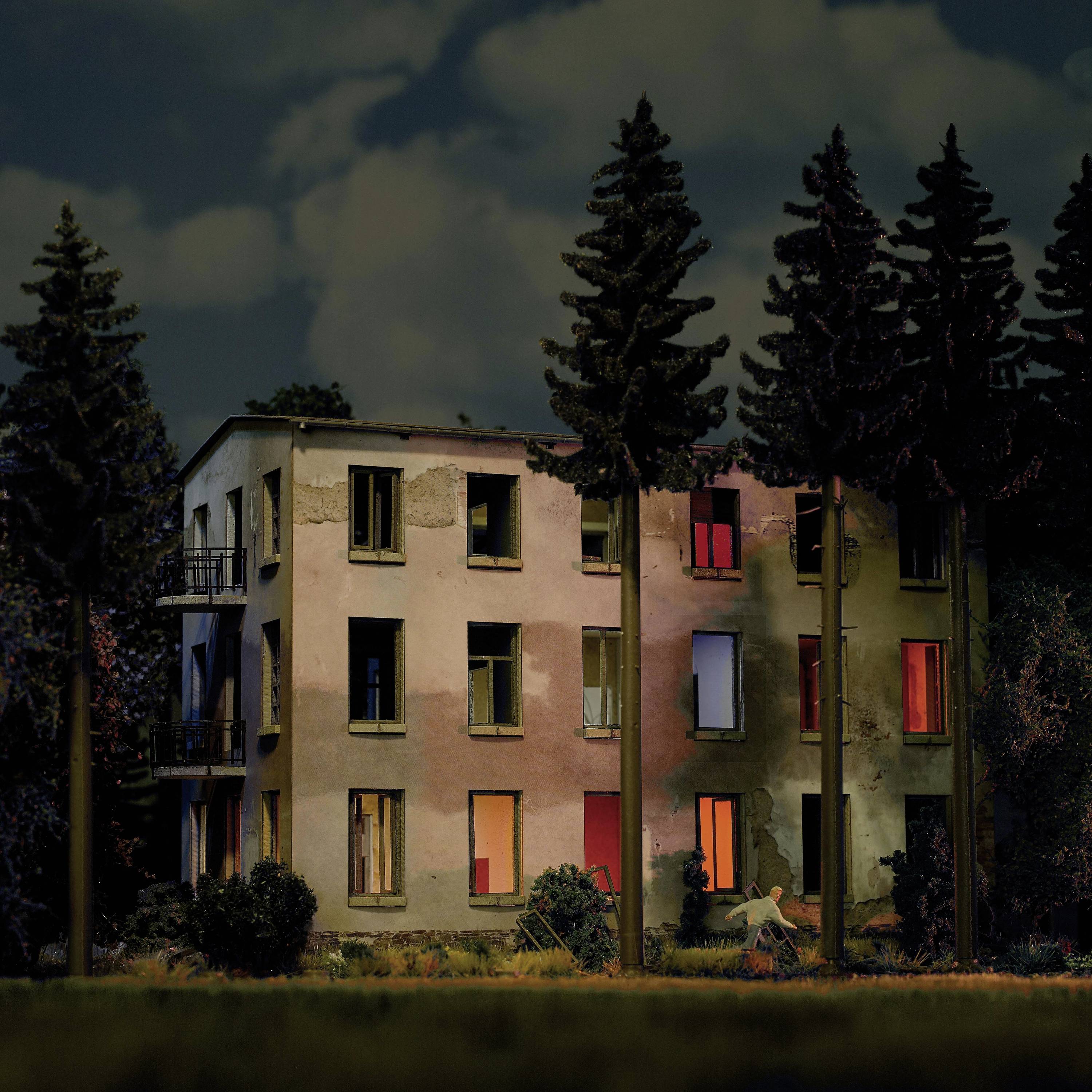 Busch 1945 H0 Verlassene Heilstätte