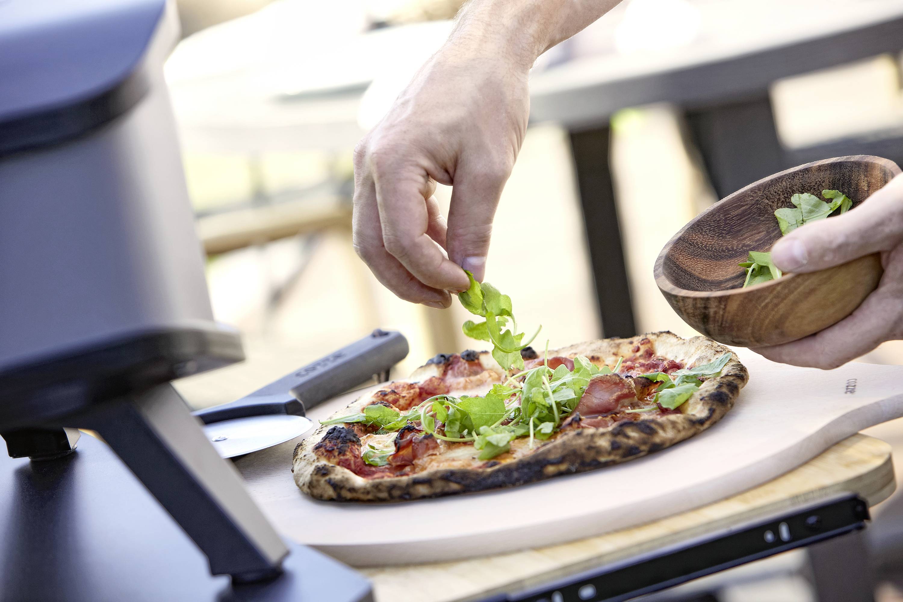 Cozze 90349 Pizzaofen 33 cm (13“) mit Thermometer und Pizzastein