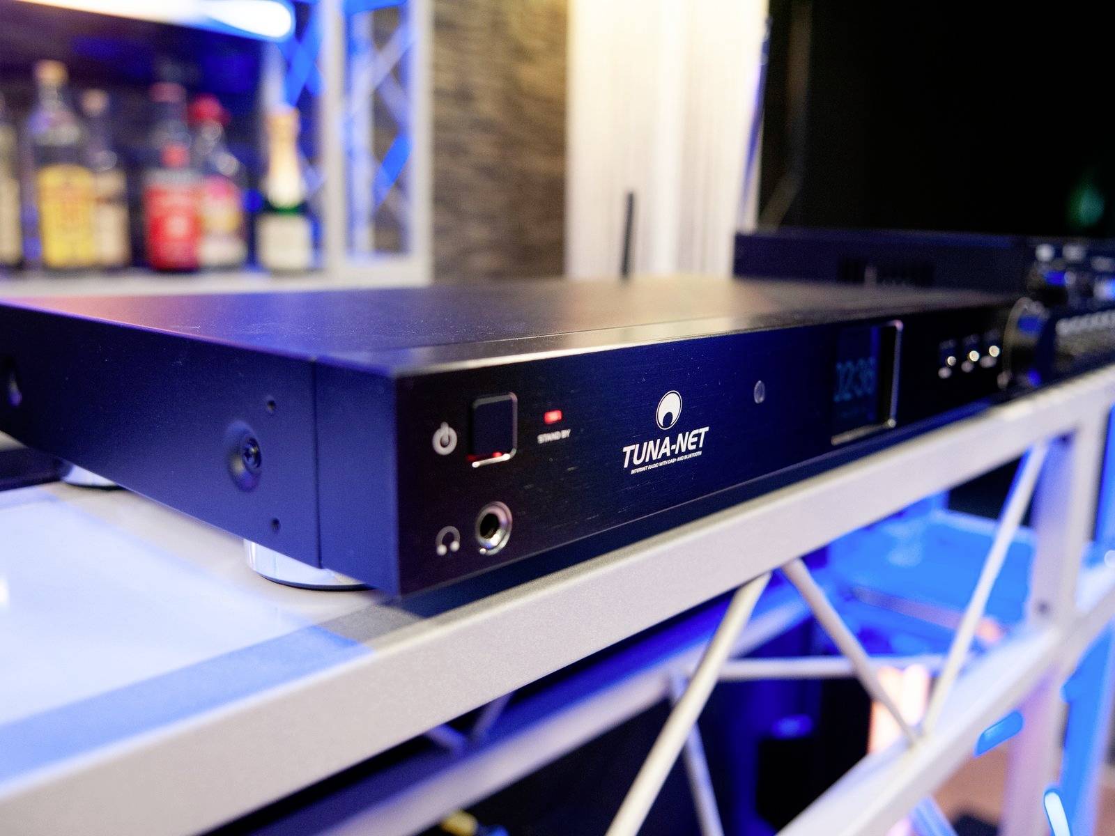 Omnitronic TUNA-NET Internet Tischradio DAB+, Internet, FM Bluetooth®, LAN, WLAN, Internetradio Inkl. Fernbedienung, DLNA-fähig Schwarz