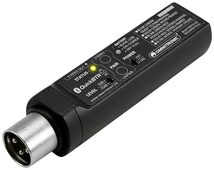 Ein schwarzer Audio-Sender im USB-Stick-Format mit XLR-Anschluss und Statusanzeigen. Markiert 'OMNITRONIC QuickDMX'.