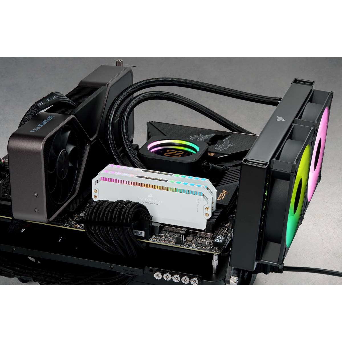 Corsair Dominator Platinum RGB PC-Arbeitsspeicher Kit DDR5 64GB 2 x 32GB 5200MHz 288pin DIMM CL40-40-40-77 CMT64GX5M2B5200C40W