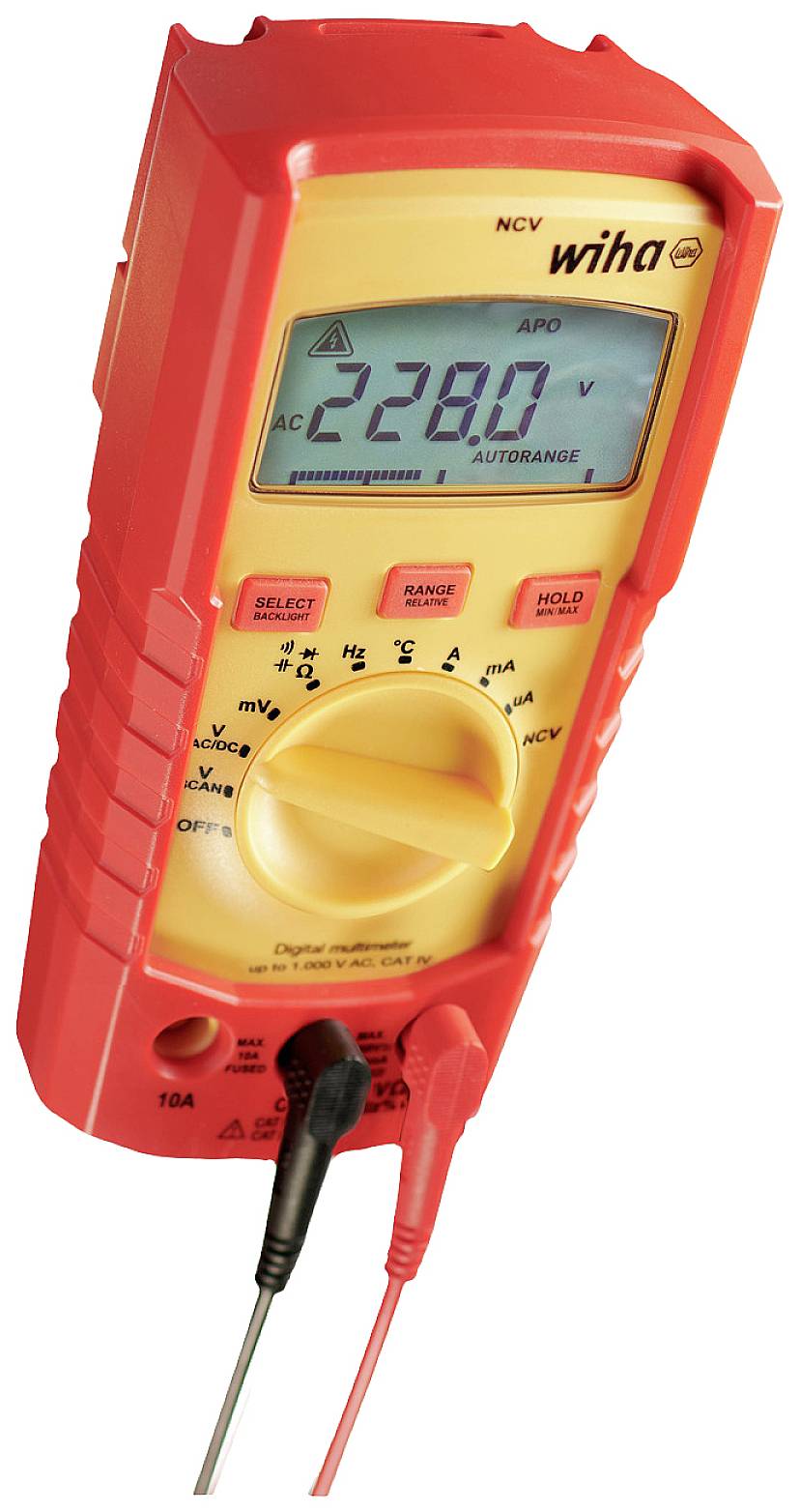 Digitales Multimeter in rotem Gehäuse zeigt '228 V AC' auf dem Display an. Gerät hat zwei verbundene Messleitungen und mehrere Schalter.