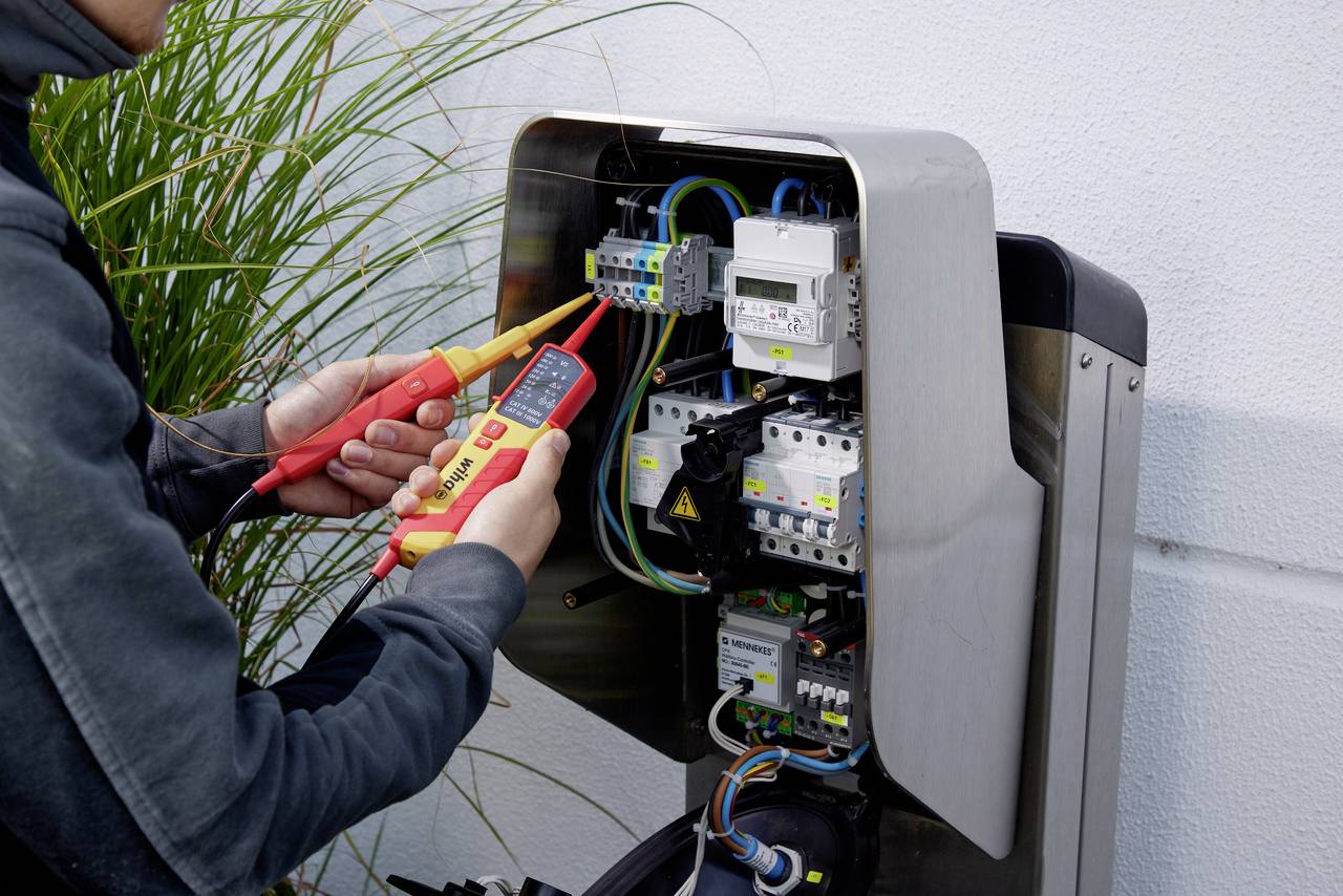 Wiha 45216 Spannungs- und Durchgangsprüfer CAT III 1000 V, CAT IV 600 V LED, Akustik