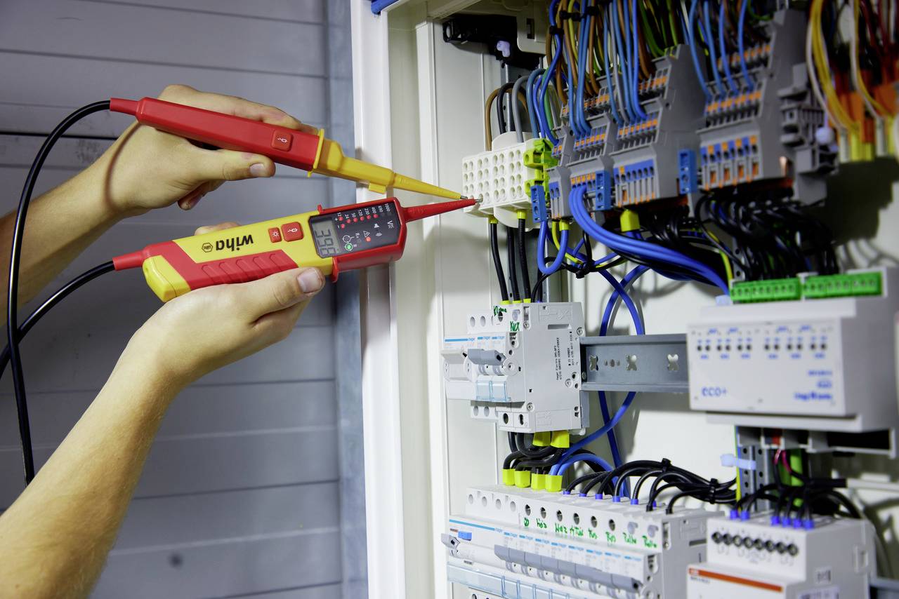 Wiha 45217 Spannungs- und Durchgangsprüfer CAT III 1000 V, CAT IV 600V LED, Akustik