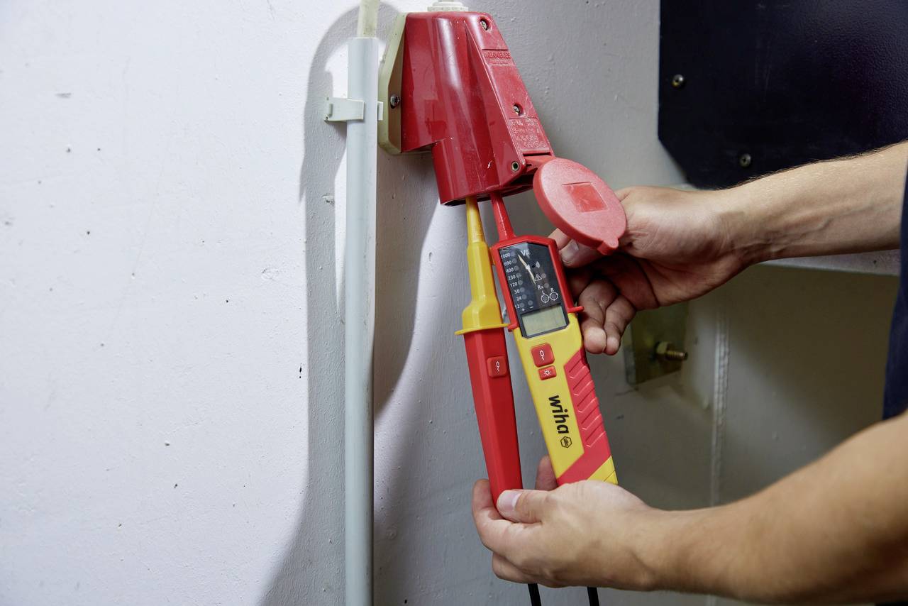 Wiha 45217 Spannungs- und Durchgangsprüfer CAT III 1000 V, CAT IV 600V LED, Akustik