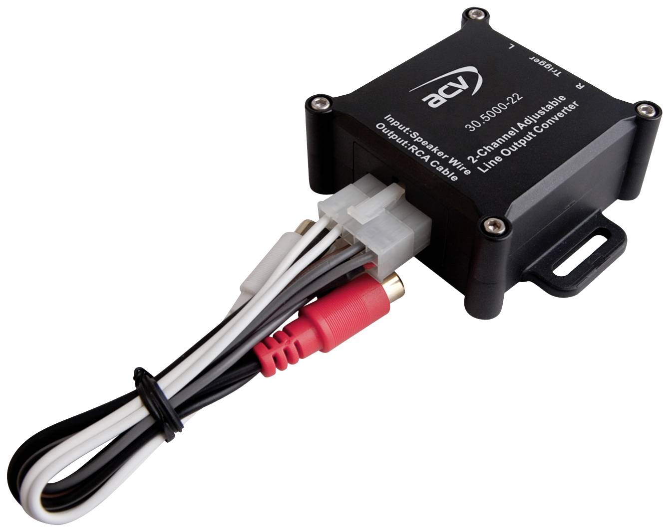 Ein schwarzgrauer, rechteckiger Audio-Konverter mit Kabeln für RCA-Steckverbindungen; dient zur Anpassung von Audiosignalen in Fahrzeugen.