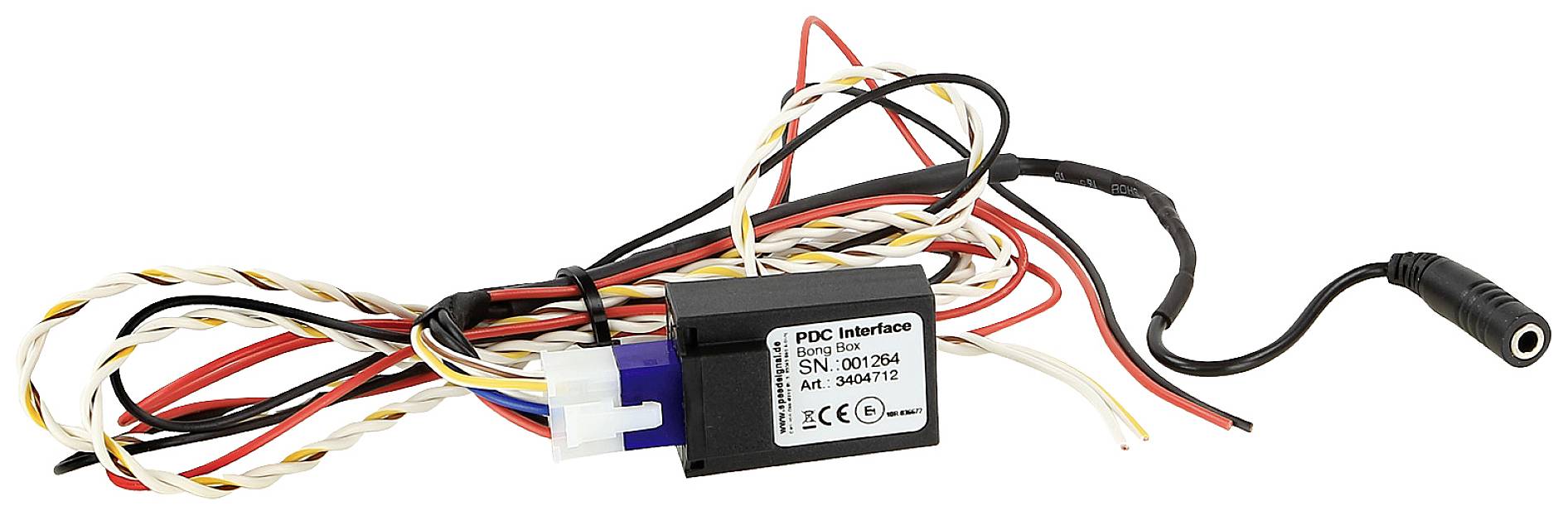 Kabel mit IPDC Interface Box, umgeben von geflochtenen und farbigen Drähten; technische Spezifikation auf der Box zu sehen.
