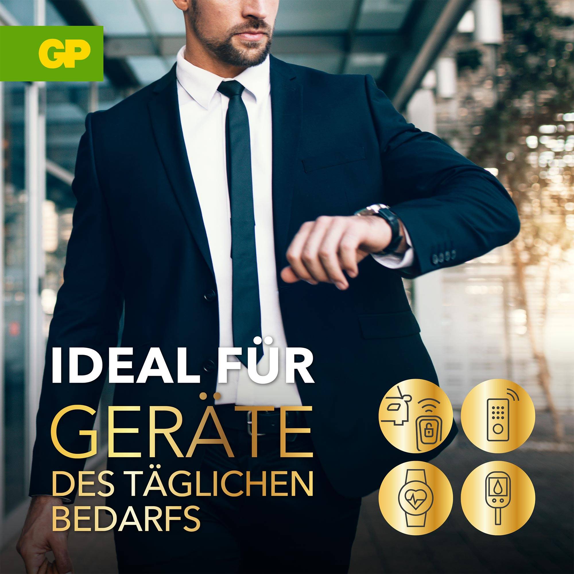 Ein Mann im Anzug schaut auf seine Uhr. Text: 'Ideal für Geräte des täglichen Bedarfs'. Symbole von Geräten im Vordergrund.