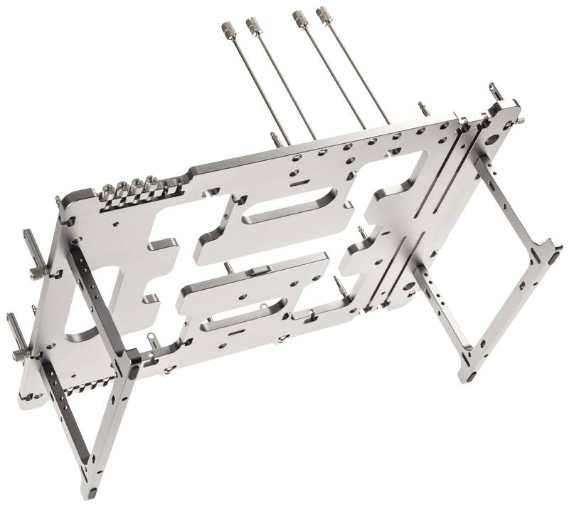 Metallischer Montagehalterung für elektronisches Gerät, mit mehreren Befestigungspunkten und ausziehbaren Stäben. Hauptsächlich für modulare Anpassungen verwendet.