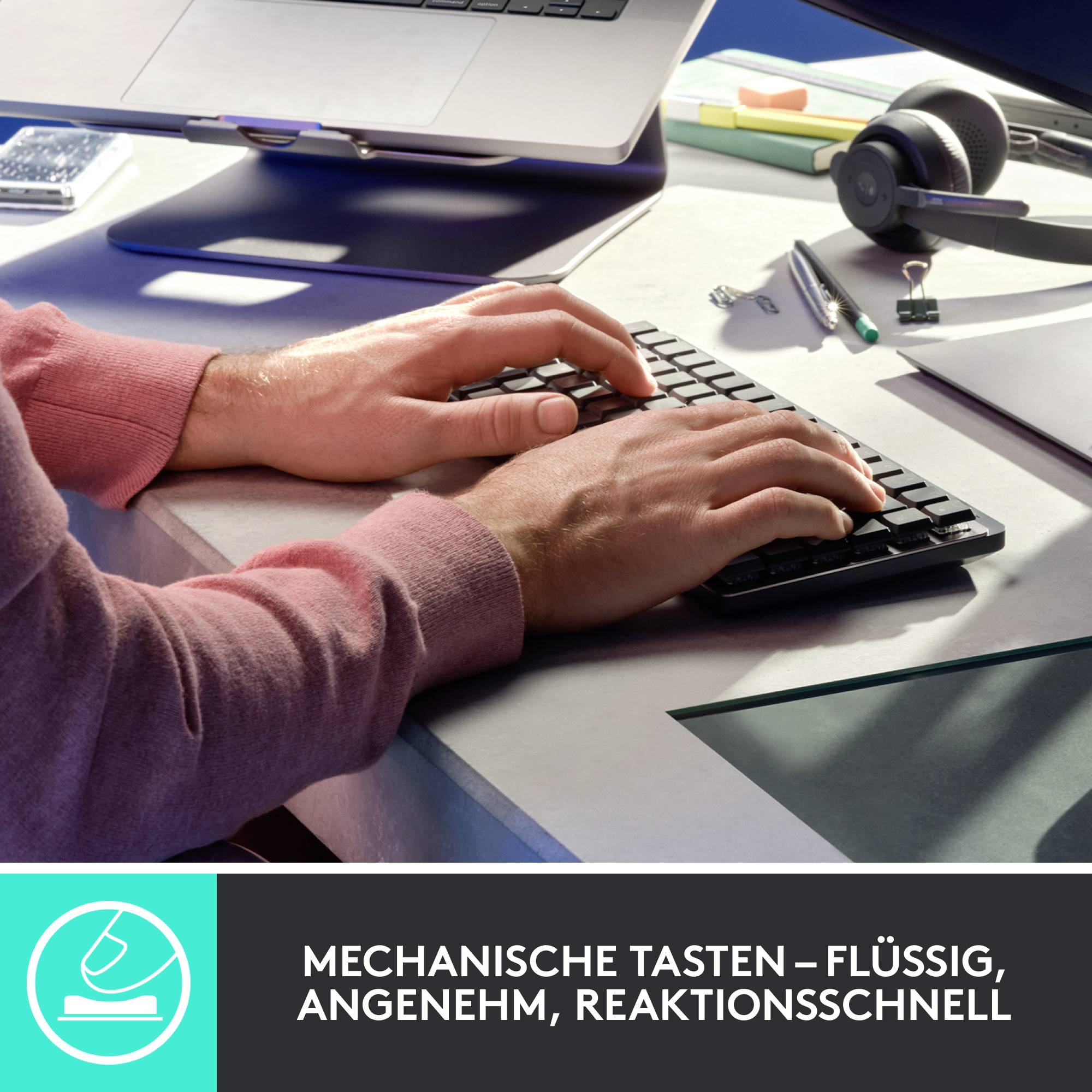 Zwei Hände tippen auf einer mechanischen Tastatur, Text: 'Mechanische Tasten – flüssig, angenehm, reaktionsschnell'.