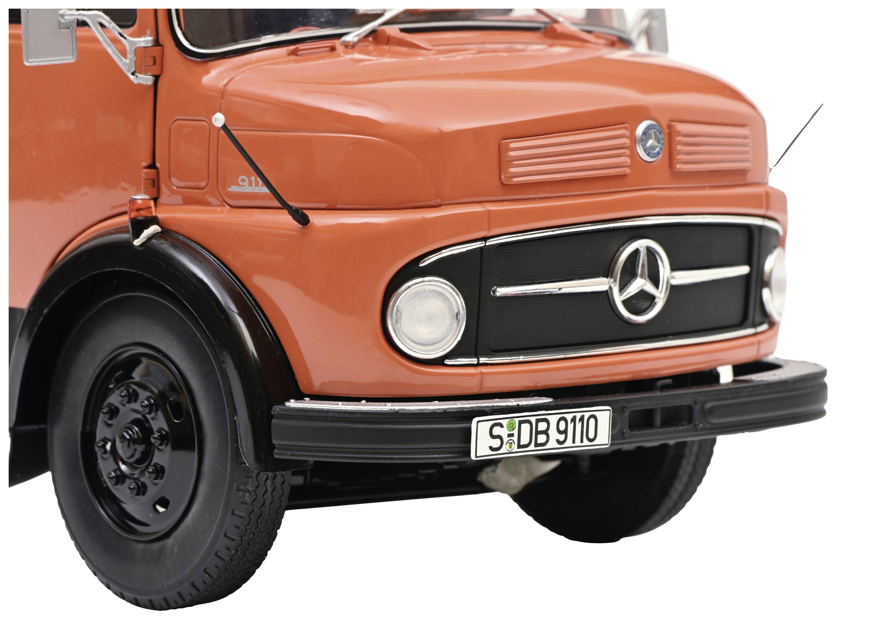 Schuco Mercedes Benz L911, MHI 1:18 Modelllastkraftwagen
