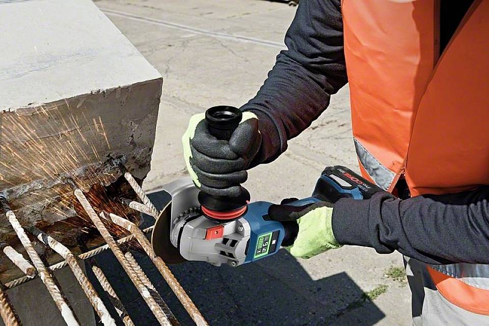 Bosch Professional GWS 18V-15 SC 06019H6300 Winkelschleifer 150mm ohne Akku, ohne Ladegerät, inkl. Bluetooth Modul, inkl. Koffer