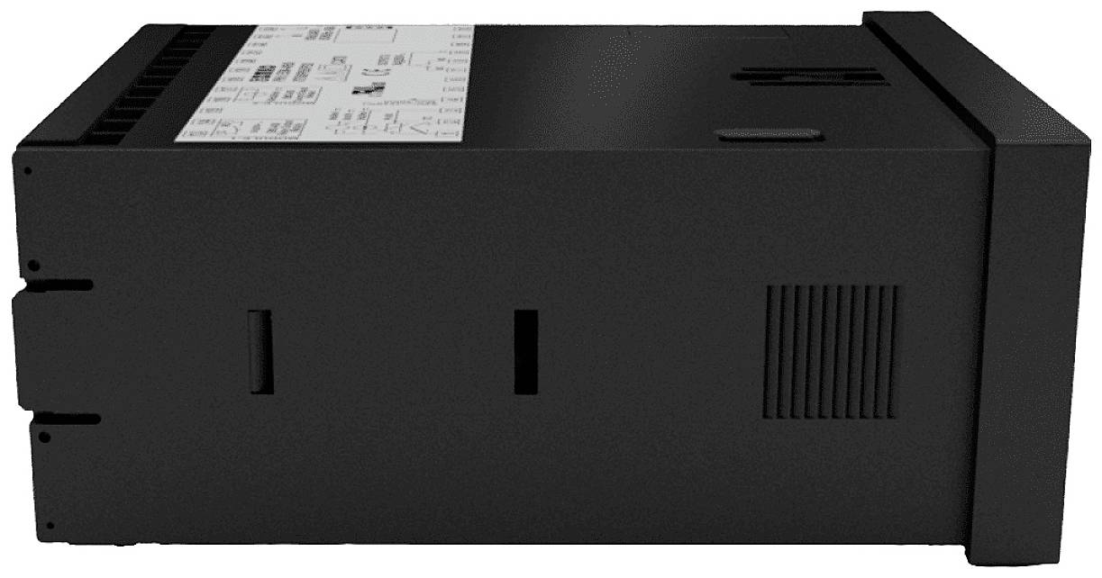 Ein schwarzer rechteckiger elektronischer Kasten, vermutlich ein Gerät oder Modul, mit minimalen Beschriftungen und Lufteinlässen an der Seite.