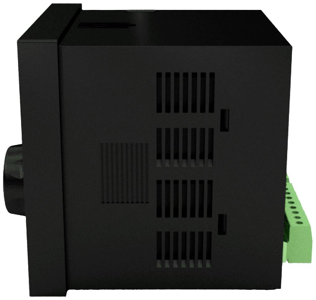 Ein schwarzes elektronisches Gerät mit Lüftungsschlitzen, vermutlich für industrielle Anwendungen. Rechts grüne Anschlussklemmen.