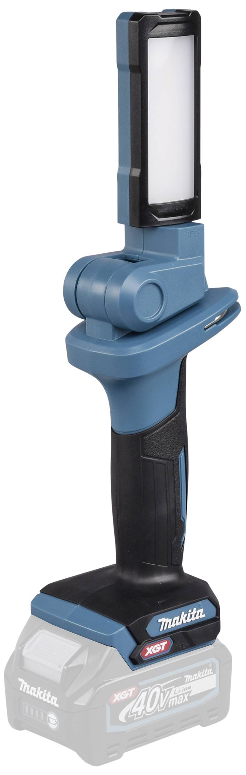 Auf dem Bild ist eine blaue tragbare Arbeitslampe von Makita zu sehen, die aufrecht steht. Sie hat eine rechteckige Leuchte und einen Griff.