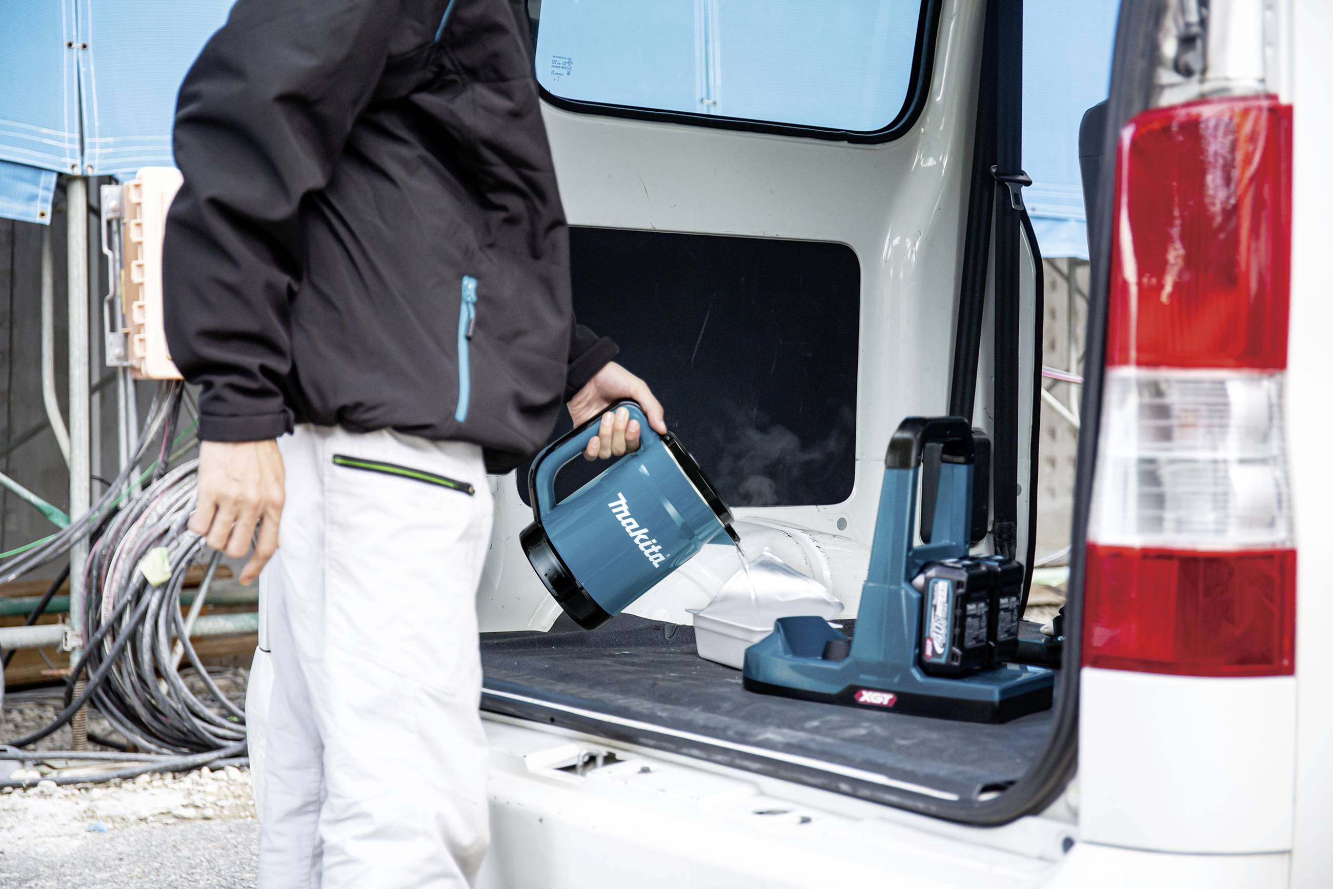 Makita Akku Akku-Wasserkocher KT001GZ Kunststoff