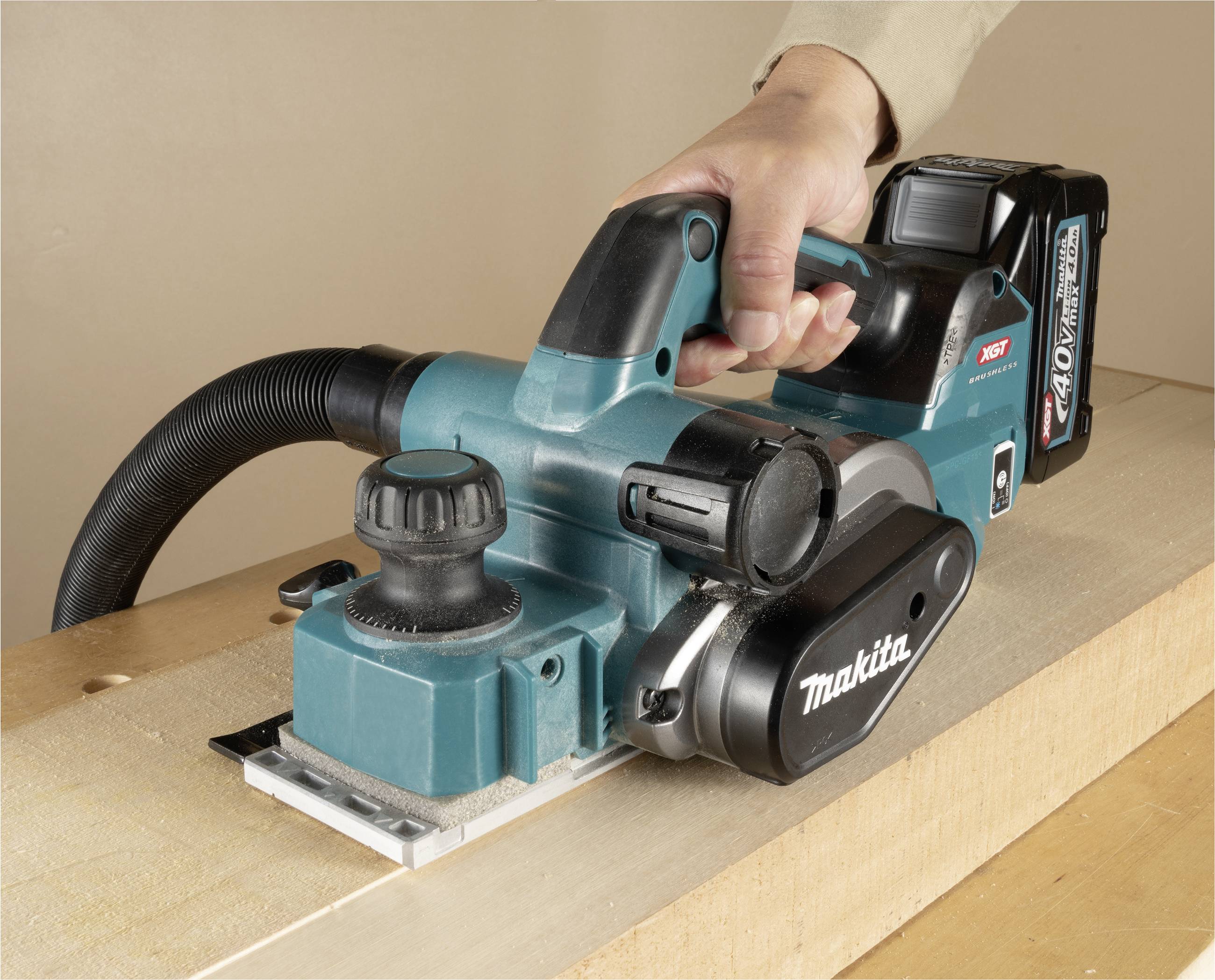 Makita KP001GM201 Akku-Hobel inkl. Akku, inkl. 2. Akku, inkl. Ladegerät Hobel-Breite: 82mm 4.0Ah Falztiefe (max.): 50mm